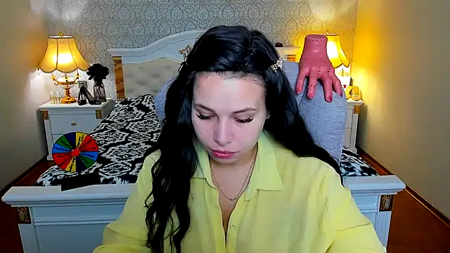 Snapshot of OmniaSher chatting on 11.25.25 OmniaSher online show from 11.25.25