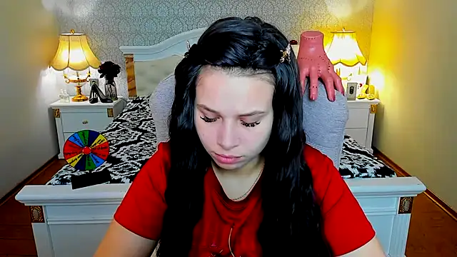 Snapshot of OmniaSher chatting on 11.27.25 OmniaSher online show from 11.27.25