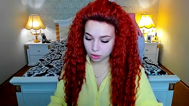 Snapshot of OmniaSher chatting on 11.30.25 OmniaSher online show from 11.30.25