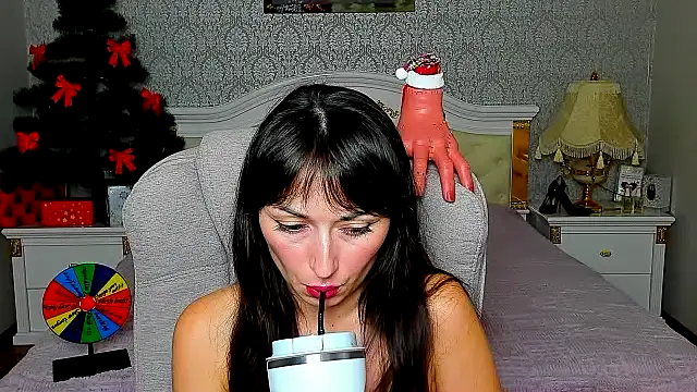 Snapshot of OmniaSher chatting on 12.18.25 OmniaSher online show from 12.18.25