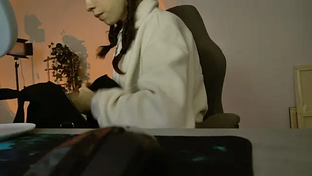 Yoka paradoXXX online show from 10.31.25