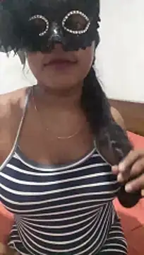 Snapshot of vinushi chatting on 10.26.25 vinushi online show from 10.26.25