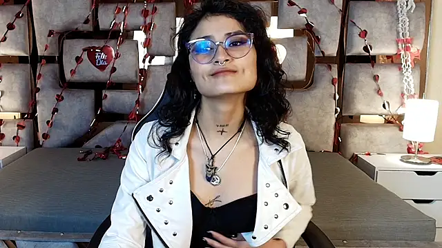 Snapshot of LilyRouset chatting on 09.15.25 LilyRouset online show from 09.15.25