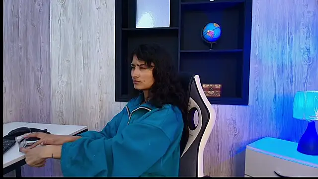 Snapshot of LilyRouset chatting on 10.09.25 LilyRouset online show from 10.09.25