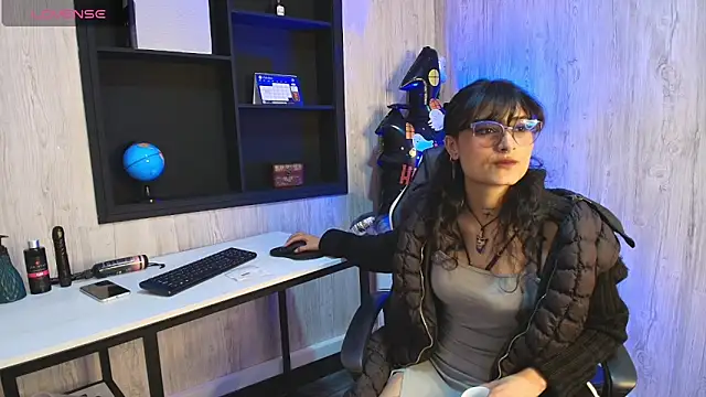 Snapshot of LilyRouset chatting on 10.20.25 LilyRouset online show from 10.20.25