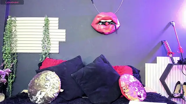 kinky momm online show from 07.18.26