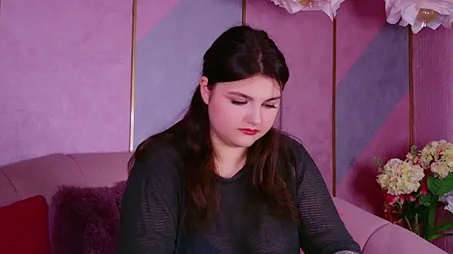 Snapshot of UR_BELLA chatting on 10.18.25 UR BELLA online show from 10.18.25