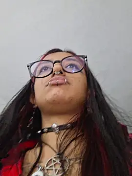 carolinerue online show from 04.25.26