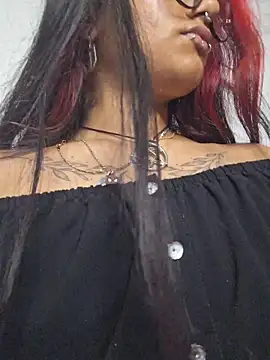 Snapshot of carolinerue chatting on 06.18.26 carolinerue online show from 06.18.26