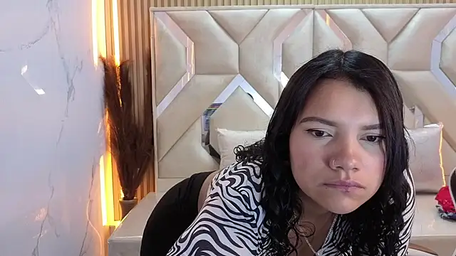 Snapshot of antonela_tp chatting on 10.21.25 antonela tp online show from 10.21.25