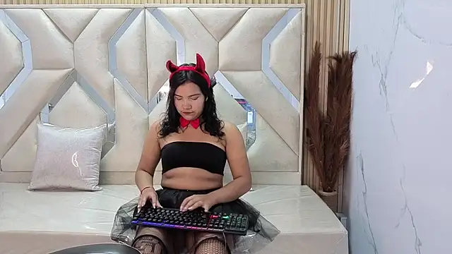 Snapshot of antonela_tp chatting on 10.25.25 antonela tp online show from 10.25.25