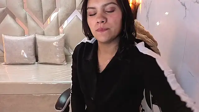 Snapshot of antonela_tp chatting on 12.15.25 antonela tp online show from 12.15.25