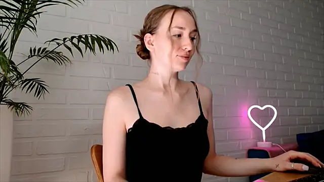 WhitePrincessLuna online show from 07.19.26