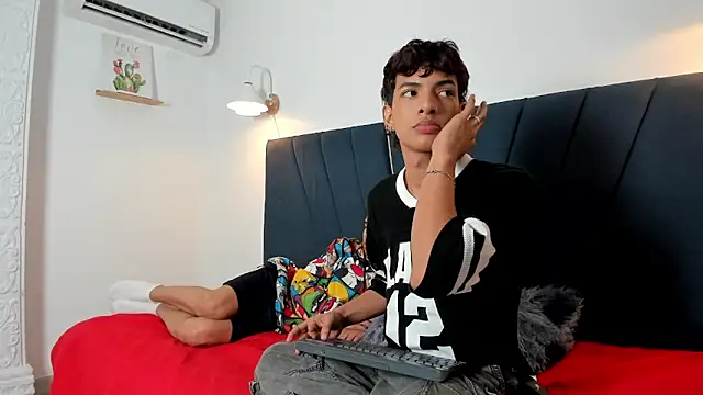 Snapshot of maicol_cum23 chatting on 12.17.25 maicol cum23 online show from 12.17.25