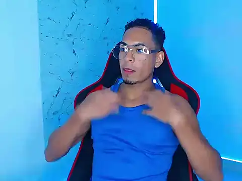 Snapshot of lorian_vikel chatting on 09.10.25 lorian vikel online show from 09.10.25