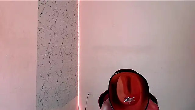 Snapshot of lorian_vikel chatting on 09.18.25 lorian vikel online show from 09.18.25