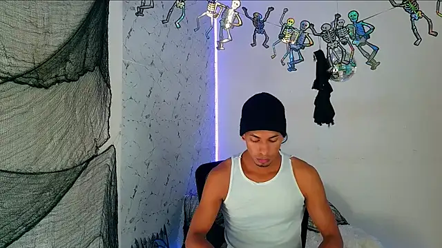 Snapshot of lorian_vikel chatting on 10.08.25 lorian vikel online show from 10.08.25