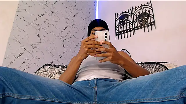 Snapshot of lorian_vikel chatting on 10.10.25 lorian vikel online show from 10.10.25