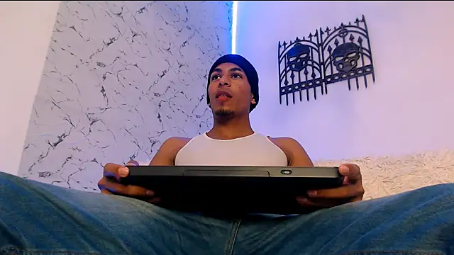 Snapshot of lorian_vikel chatting on 10.19.25 lorian vikel online show from 10.19.25