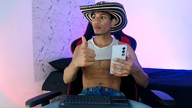 Snapshot of lorian_vikel chatting on 11.11.25 lorian vikel online show from 11.11.25