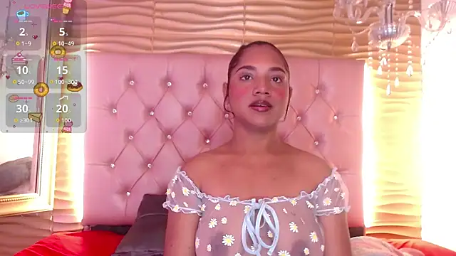 Snapshot of SofyTaylori chatting on 09.30.25 SofyTaylori online show from 09.30.25