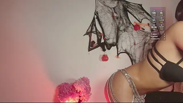 Snapshot of Missandy_ chatting on 10.18.25 Missandy online show from 10.18.25
