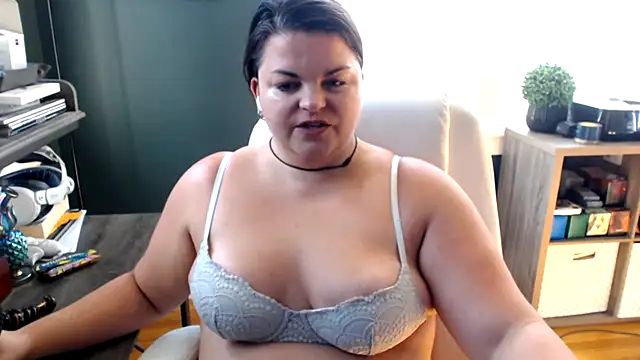 PlayWithBrittany online show from 09.28.25