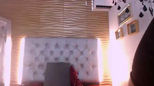 Snapshot of ValeryBerri chatting on 11.27.25 ValeryBerri online show from 11.27.25