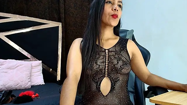 luna brown7 online show from 10.12.25