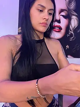 Snapshot of juliana1920 chatting on 09.17.25 juliana1920 online show from 09.17.25