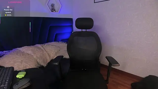 Snapshot of artemis_nyx chatting on 11.13.25 artemis nyx online show from 11.13.25