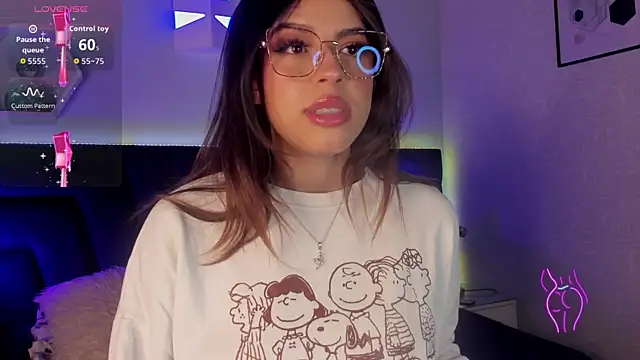 Snapshot of artemis_nyx chatting on 11.25.25 artemis nyx online show from 11.25.25