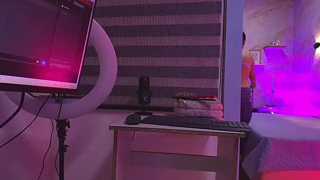 abbyrouss  online show from 10.10.25