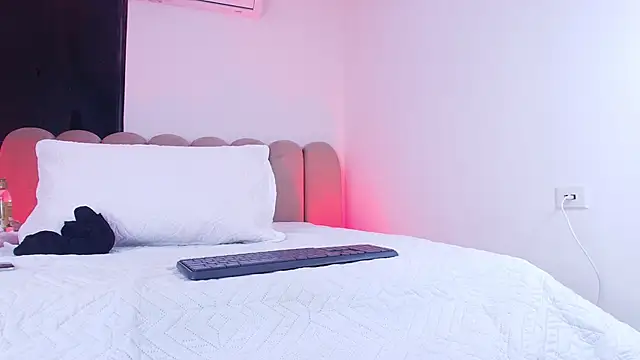 abbyrouss  online show from 11.19.25