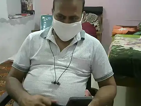 Snapshot of Famit025 chatting on 02.15.26 Famit025 online show from 02.15.26