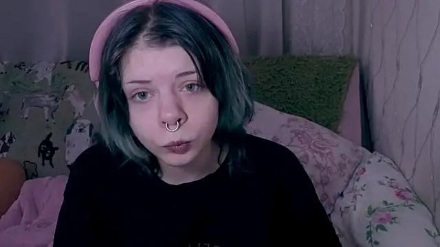 Snapshot of Alice_Zev chatting on 04.04.26 Alice Zev online show from 04.04.26