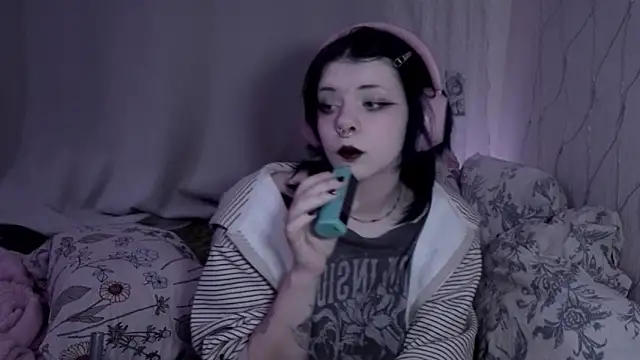 Snapshot of Alice_Zev chatting on 04.10.26 Alice Zev online show from 04.10.26