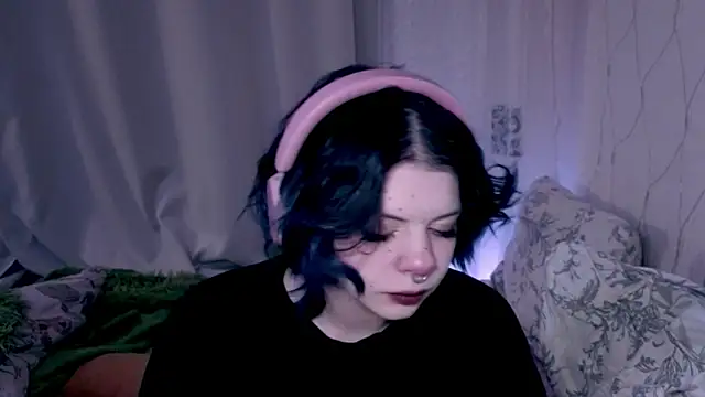 Snapshot of Alice_Zev chatting on 04.12.26 Alice Zev online show from 04.12.26