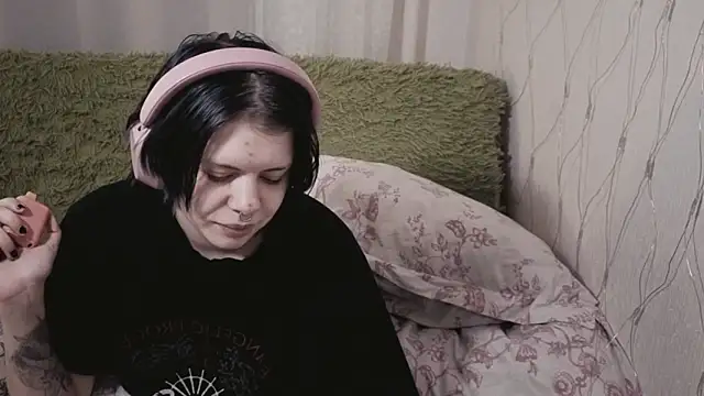 Snapshot of Alice_Zev chatting on 05.01.26 Alice Zev online show from 05.01.26