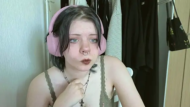 Snapshot of Alice_Zev chatting on 05.10.26 Alice Zev online show from 05.10.26