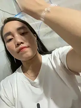 Snapshot of chipp-bong chatting on 09.15.25 chipp-bong online show from 09.15.25