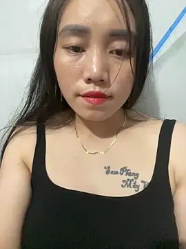 Snapshot of chipp-bong chatting on 09.28.25 chipp-bong online show from 09.28.25