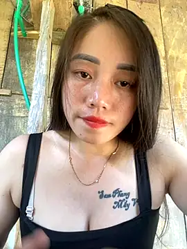 Snapshot of chipp-bong chatting on 10.18.25 chipp-bong online show from 10.18.25