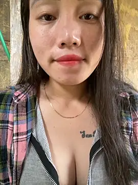 Snapshot of chipp-bong chatting on 10.22.25 chipp-bong online show from 10.22.25