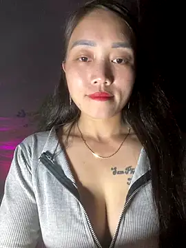 Snapshot of chipp-bong chatting on 11.12.25 chipp-bong online show from 11.12.25