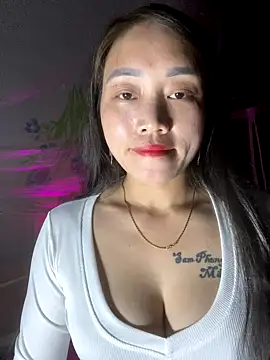 Snapshot of chipp-bong chatting on 11.15.25 chipp-bong online show from 11.15.25