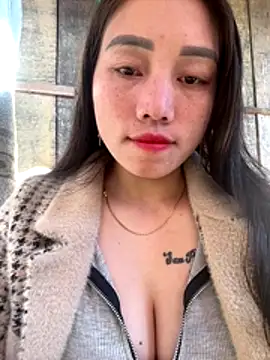 Snapshot of chipp-bong chatting on 11.23.25 chipp-bong online show from 11.23.25