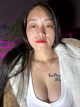 Snapshot of chipp-bong chatting on 11.24.25 chipp-bong online show from 11.24.25