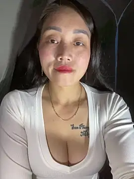 Snapshot of chipp-bong chatting on 12.16.25 chipp-bong online show from 12.16.25