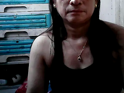 yoursPinayMama1682 online show from 10.06.25